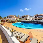 Paraiso Royal 펜션 아로나